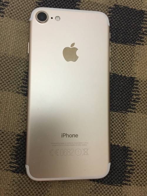 Apple iphone 7 32 gb god in brand new condition never repaired original condition LATE ENTRY