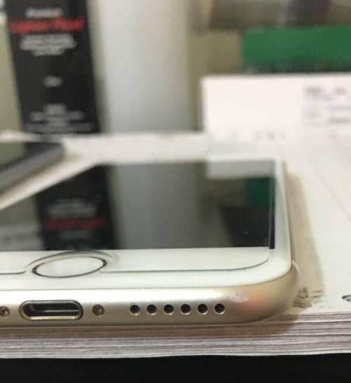 Apple iphone 7 32 gb god in brand new condition never repaired original condition LATE ENTRY