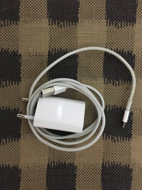 Apple iphone 7 32 gb god in brand new condition never repaired original condition LATE ENTRY