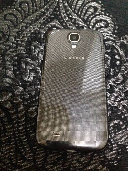 GENUINE SAMSUNG S4 GT-I9500 IN GOOD CONDITION PLEASE READ CAREFULLY