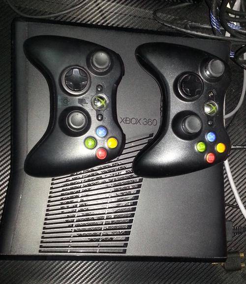 Xbox 360 Slimline + extra controller + speed wheel + 2 games