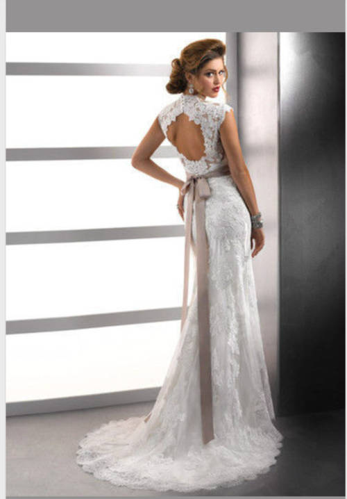 Lace wedding dress in white size uk 8