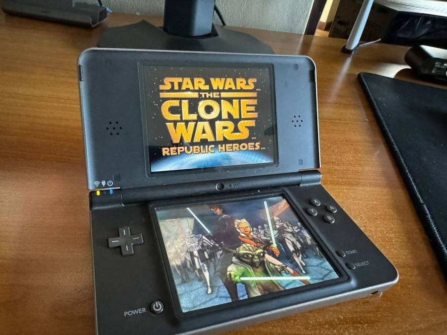 Nintendo DSi XL (Nintendo DS)
