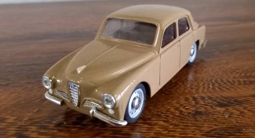 `50 Alfa Romeo  Giulietta  Classic  Die Cast  Scale  1/43  LINN  Die Cast Model  - Quantity Discount