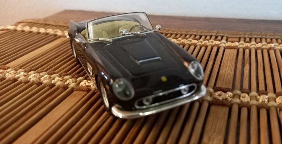 `57 Ferrari 250  GT California  Spyder Die Cast Model - 1/43 Buy add. Models   10 % Off  Selling