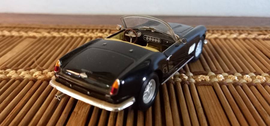 `57 Ferrari 250  GT California  Spyder Die Cast Model - 1/43 Buy add. Models   10 % Off  Selling