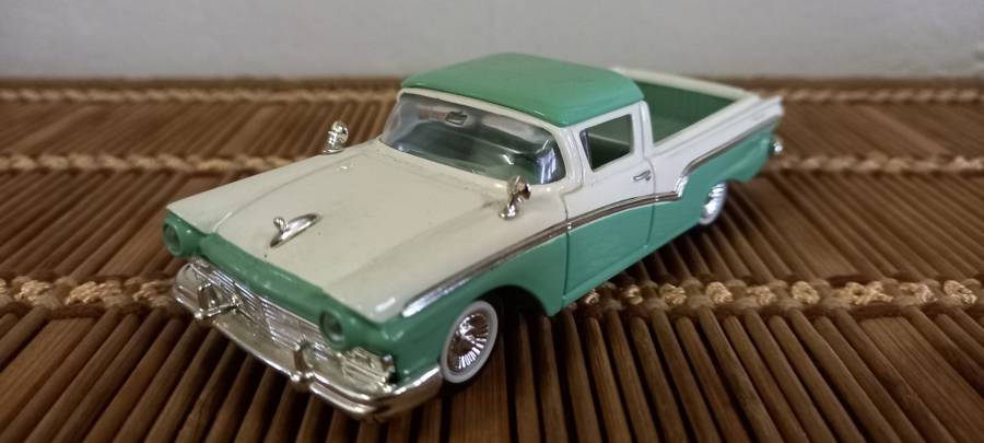 Ranchero V8 Die Cast Model - 1/43    Top Make Road Signature  G & W    Quantity Discount 10%