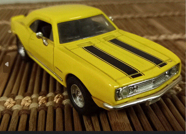 `67 Chevrolet Camaro Z 28 Die Cast Model - 1/43    Top Make Road Signature    Quant. Disc.