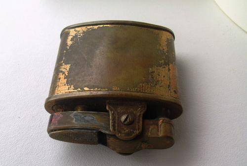 Vintage-vintage  Metal Lighter.