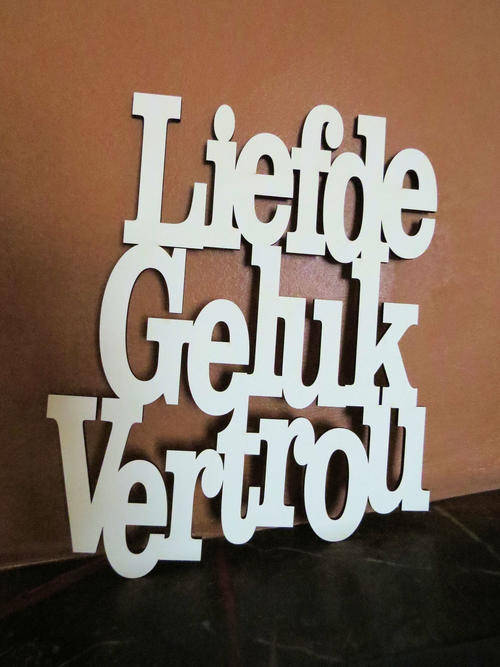 "LIEFDE, GELUK, VERTROU" Wooden wall sign