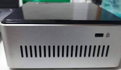 Intel NUC5i3RYH Mini PC Core i3