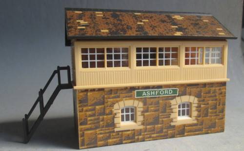 HORNBY HO SCALE - R.503 ASHFORD SIGNAL BOX - GOOD CONDITION
