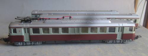 LIMA HO SCALE - SUBURBAN 3rd CLASS ELECTRIC POWER UNIT & 2 X SAR 1st CLASS PASSENGER COACHES
