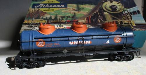 ATHEARN HO SCALE - UNION 76 PETROL TANK WAGON (BOXED)