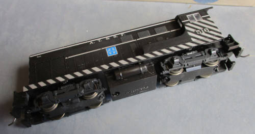 WALTHERS HO SCALE - ATSF H12-44 DIESEL LOCO #516 - BOXED