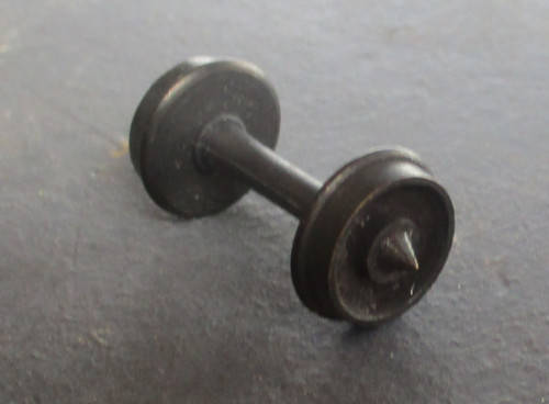 HO SCALE - METAL ODD SIZE AXLES WIDTH, ONLY GOOD FOR LOADS