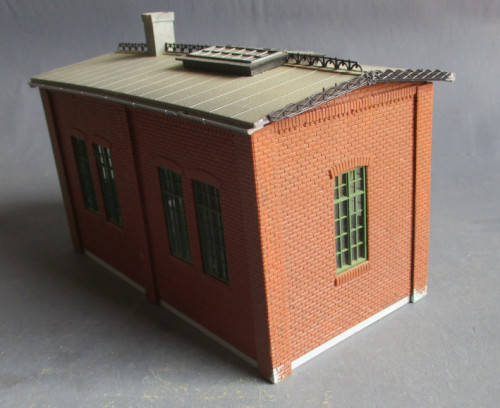 HO SCALE - ENGINE SHED AS PER FOTOS, FOOTPRINT 155 X 78 mm