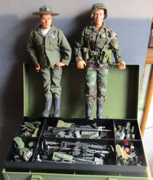 2 X GI JOE TYPE FIGURES WITH PLENTY ACCESORIES AS PER FOTOS