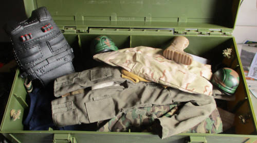 2 X GI JOE TYPE FIGURES WITH PLENTY ACCESORIES AS PER FOTOS