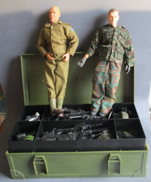 2 X GI JOE TYPE FIGURES WITH PLENTY ACCESORIES AS PER FOTOS