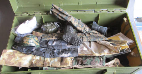 2 X GI JOE TYPE FIGURES WITH PLENTY ACCESORIES AS PER FOTOS