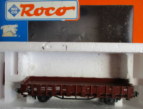 ROCO HO SCALE - LOW SIDE STAKE WAGON - BOXED