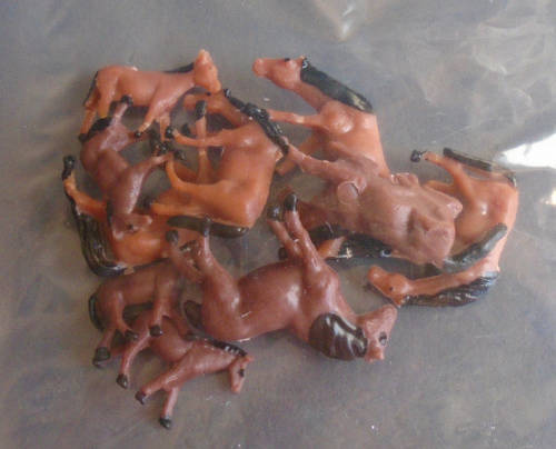 HO SCALE - 10 X HORSES