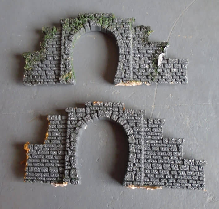 MARKLIN Z SCALE - 2 X TUNNEL PORTALS AS  PER FOTO