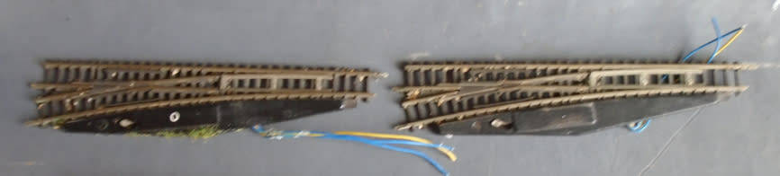 MARKLIN Z SCALE - 2 X ELECTRIC LEFT HAND POINTS & UNCOUPLER AND TRACK