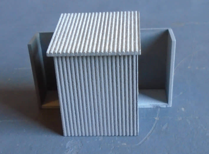 HO SCALE - SAR CORROGATED TOILET, EXCELLENT DETAIL, 50 X 30MM