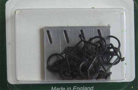 MODEL SCENE - 4 X BICYCLES & STAND, OO/HO