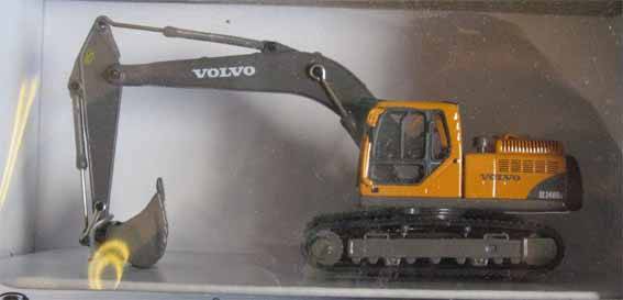 VOLVO EXCAVATOR by CARARAMA in 1/87 SCALE (NEW BOXED)