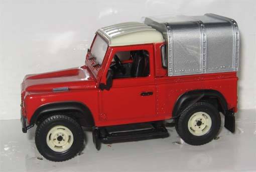 LAND ROVER DEFENDER 90 by BRITAINS in 1/32 SCALE (NIB)