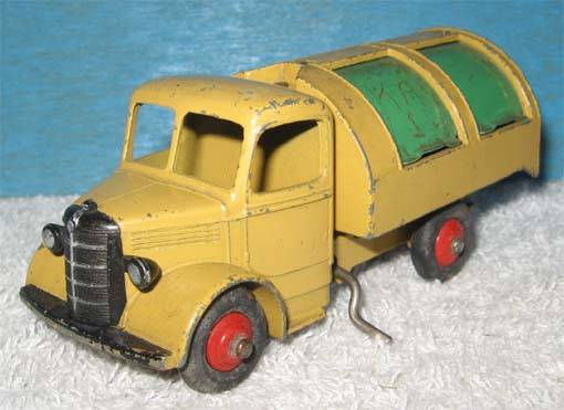 BEDFORD REFUSE WAGON # 25v (1948-1953) by DINKY TOYS, MECCANO LTD, MADE IN ENGLAND
