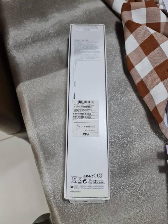 SAMSUNG WATCH 5, 40MM,BLUETOOTH,WIFI, GPS, ORIGNAL CHARGER,WITH BOX,EXCELLENT CONDITION