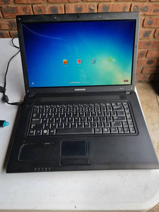 SAMSUNG RV519 LAPTOP - CELERON DUAL CORE - 2GB - 250GB