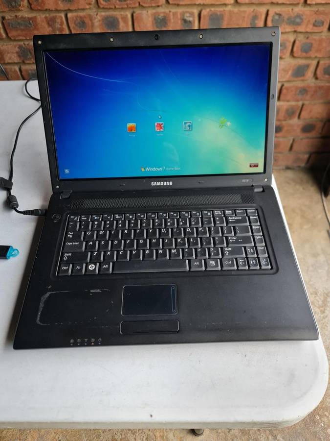 SAMSUNG RV519 LAPTOP - CELERON DUAL CORE - 2GB - 250GB