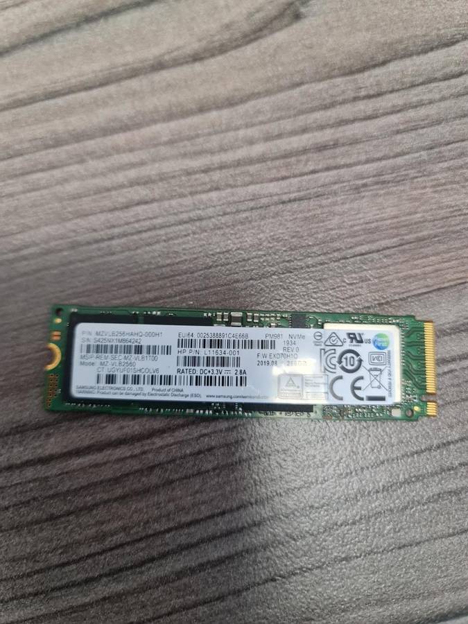 SAMSUNG SSD HARD DRIVE - 256GB NVME (1 CUT) - FULL WORKING CONDITION