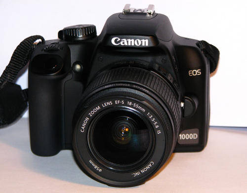 Canon EOS 1000D Digital SLR Camera + EFS 18-55mm Zoom + 8GB SD + Bag