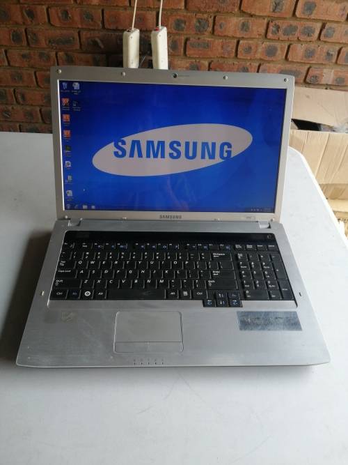 LOW STARTING PRICE-17 inch, Beauty,Samsung R730,Pentium Dual, Core T4500,4G,320Gb,Good Battery