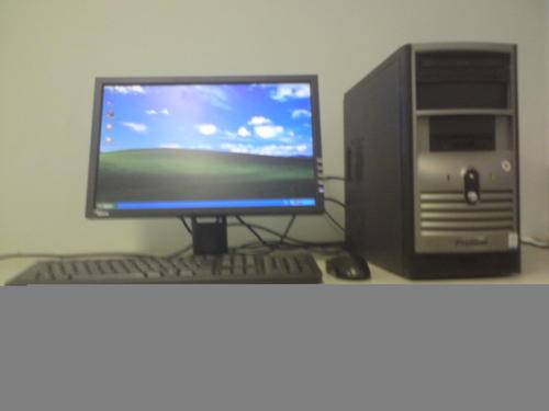 FULL DESKTOP COMPUTER WITH 19 INCH LCD MONITOR