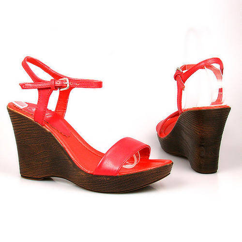 SIZE 6,5 Sandals - New - (024)