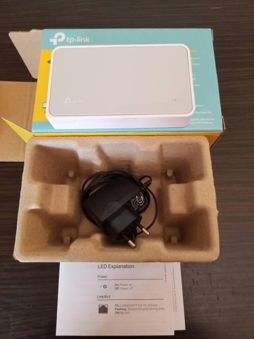 TP-LINK 8-Port 10/100Mbps Desktop Switch