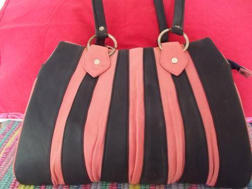 LADIES GENUINE LEATHER HAND BAG IN  A Black & Pink . SIMPLY GORGEOUS!!