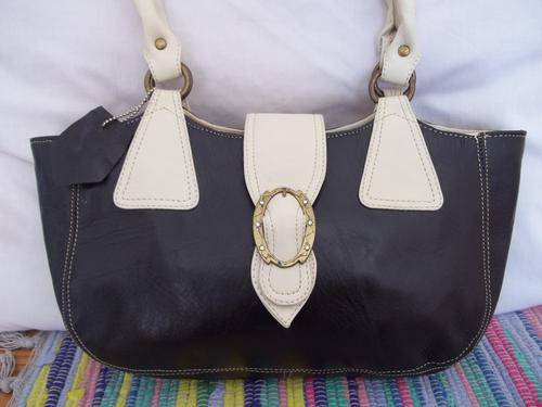 LADIES GENUINE LEATHER HAND BAG IN  A CREAM & BLACK. SIMPLY GORGEOUS!!