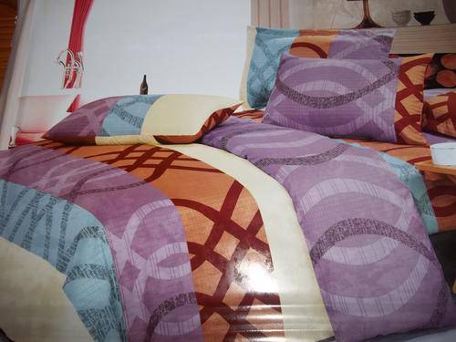 LOVELY 6 PIECE DUVET COVER SET- QUEEN.Great Quality cotton Blend. Great Buy!