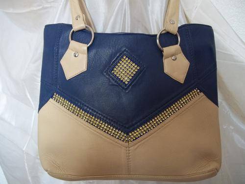 LADIES GENUINE LEATHER HAND BAG IN  A NAVY & CREAM . SIMPLY GORGEOUS!!