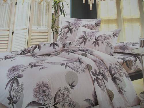 LOVELY 6 PIECE DUVET COVER SET IN - QUEEN.Great Quality, superior cotton Blend.