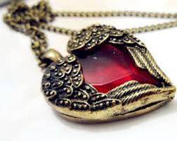 Retro design, elegant and beautiful heart-shape angel wings Pendant with Chain