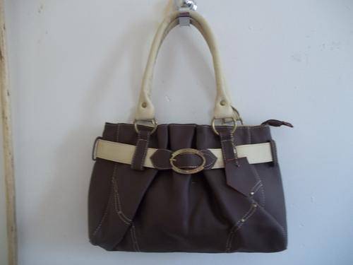 FINEST LADIES GENUINE LEATHER HAND BAG IN A BROWN & CREAM. STUNNING BAG!